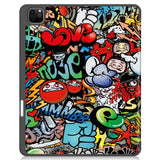 EIDERWOOD iPad Air 13" (2024) Tri-Fold Kunstlæder Flip Cover m. Vågeblus Funktion - Graffiti