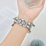 Apple Watch (42 / 44 / SE / 45 / 46 / 49mm) - EIDERWOOD Metal Rem m. Vegansk Læder & Vedhæng - Sølv / Hvid