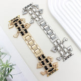 Apple Watch (42 / 44 / SE / 45 / 46 / 49mm) - EIDERWOOD Metal Rem m. Vegansk Læder & Vedhæng - Sølv / Hvid