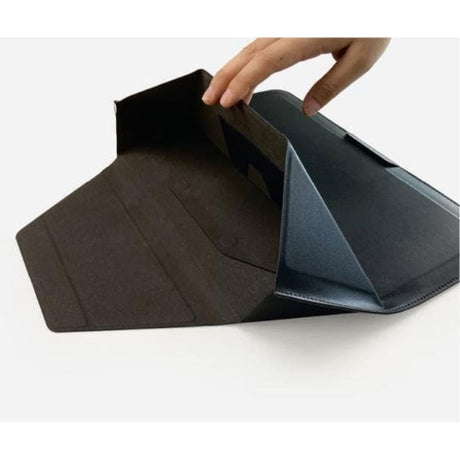 MOFT Kunstlæder Laptop Sleeve & Indbygget Stander - 15-16" - Sort