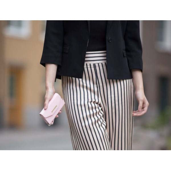 iDeal Of Sweden Mayfair Clutch SAFFIANO iPhone X / Xs Cover Lyserød