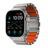 Nomad Apple Watch (42 / 44 / SE / 45 / 46 / 49mm) Stratos Rem - Natural Titanium - Ultra Orange
