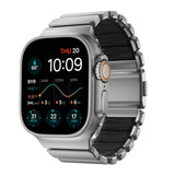 Nomad Apple Watch (42 / 44 / SE / 45 / 46 / 49mm) Stratos Rem - Natural Titanium - Black