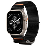 Apple Watch (42/44/SE/45/46/49mm) Spigen Nylon Rem m. Metalspænde - Sort