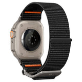 Apple Watch (42/44/SE/45/46/49mm) Spigen Nylon Rem m. Metalspænde - Sort