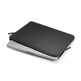 Spigen Computer Sleeve 14" (34.5 x 24.8 cm) m. Vandafvisende Overflade - Sort