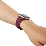 Apple Watch (38/40/SE/41/42mm) iDeal of Sweden Silikonerem - Str. M/L - Fine Wine Bloom