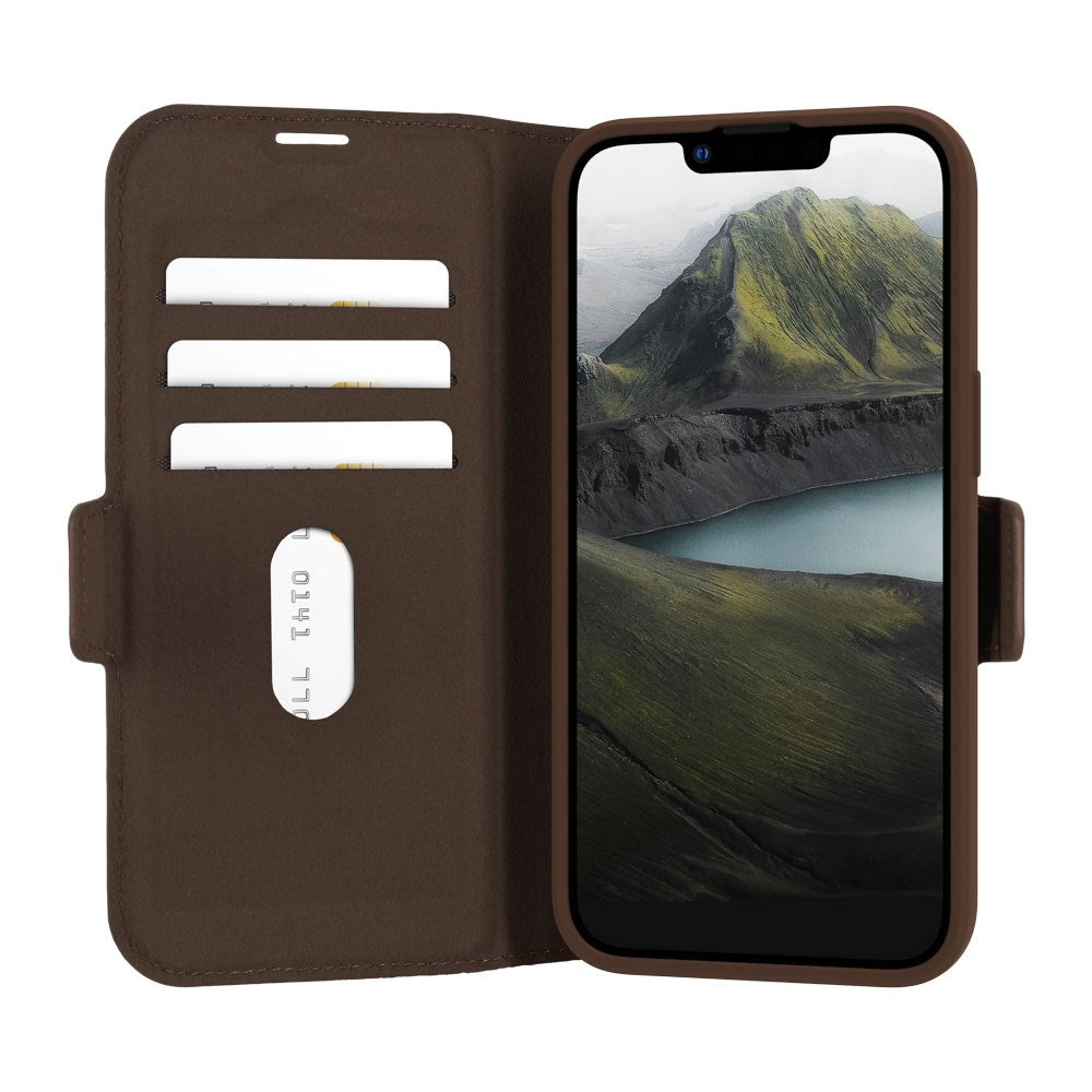 dbramante1928 iPhone 16e Oslo Pro Genanvendt Plastik Flip Cover - Kortholder og Ståfunktion - Dark Tan