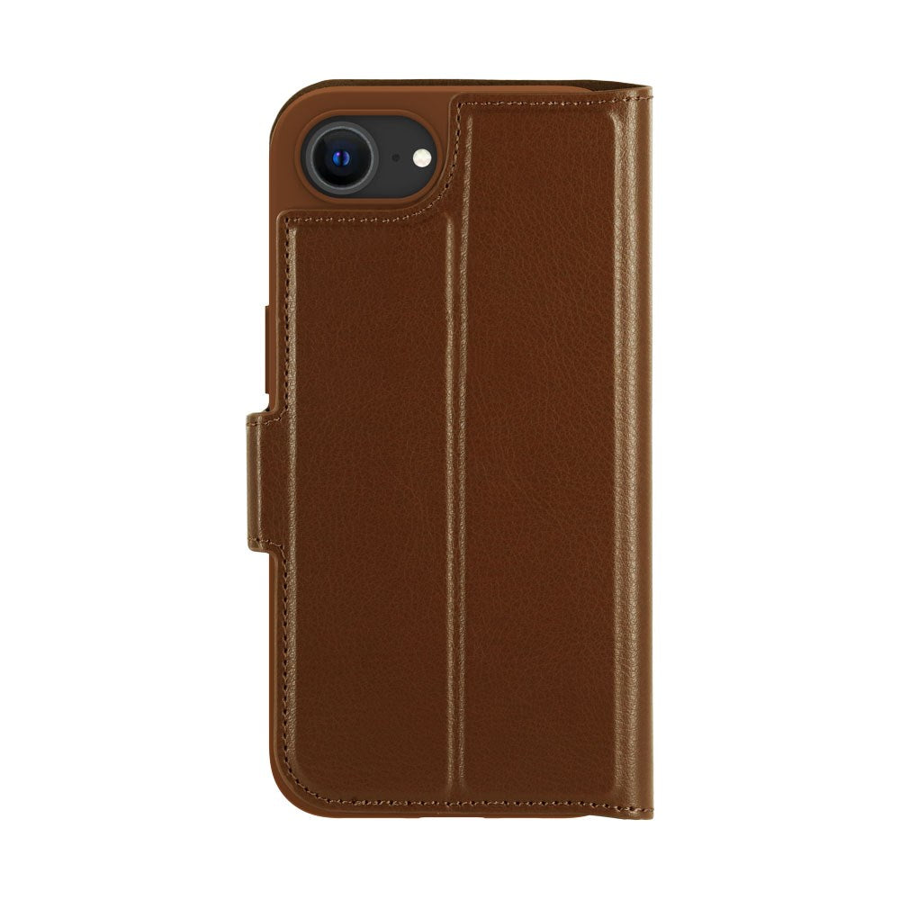 dbramante1928 iPhone 16e Oslo Pro Genanvendt Plastik Flip Cover - Kortholder og Ståfunktion - Dark Tan