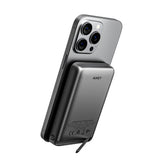 Aukey MagFusion Powerbank - 10.000mAh - Trådløs Opladning - Ståfunktion - MagSafe / Qi2 Kompatibel - Grå