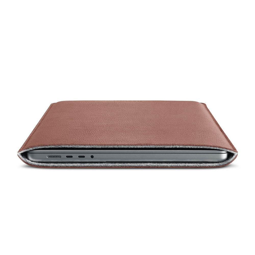 MacBook Pro 16" M4 / M3 / M2 / M1 (2024 - 2021) Woolnut Sleeve - 27.5 x 37.5 cm - Ægte Læder - Brun